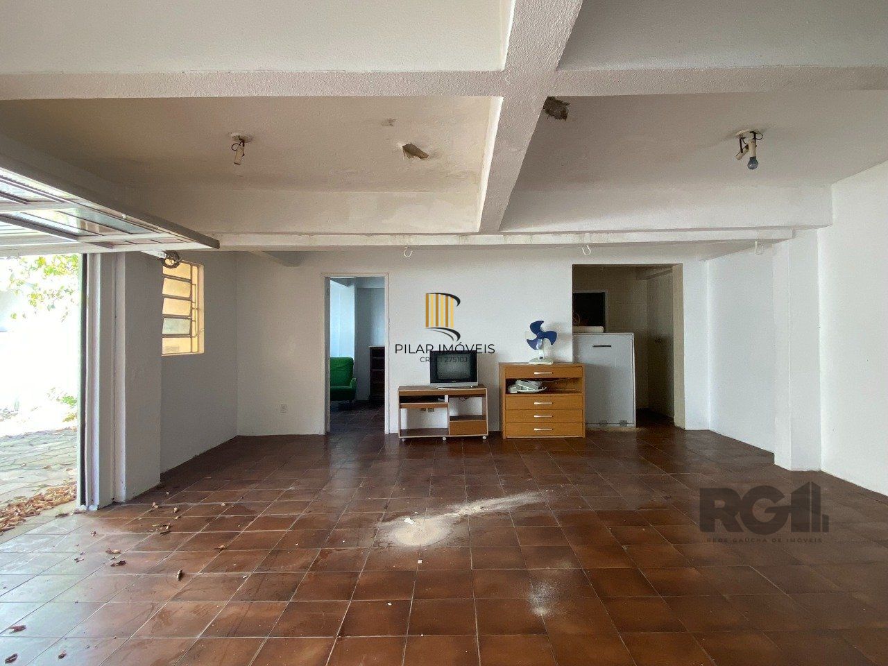 CASA COM 5 DORMITÓRIOS, ESPAÇO PARA FESTAS E PEÇAS AMPLAS PRÓXIMO AO IGUATEMI