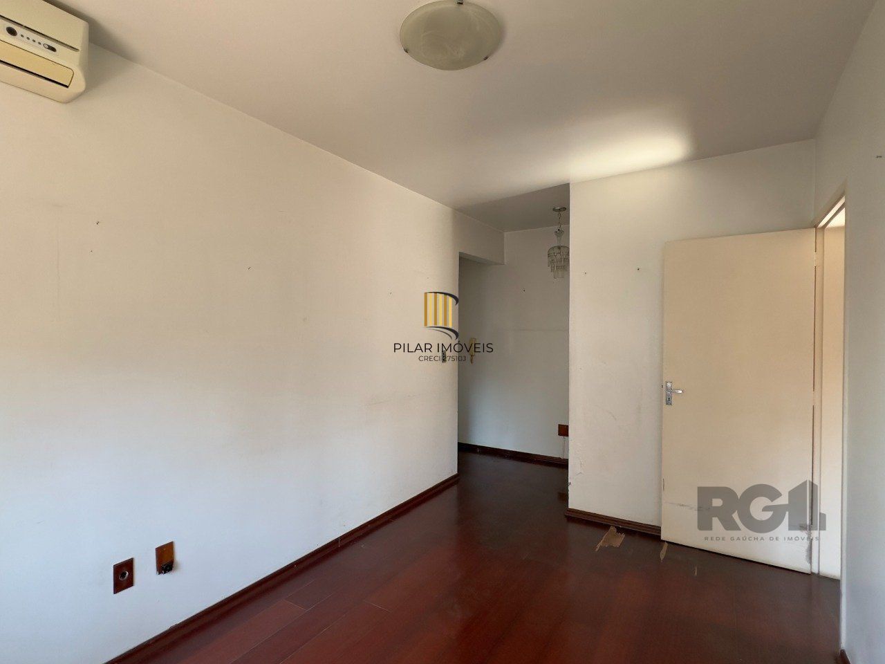 APARTAMENTO 2 DORMITÓRIOS, ENSOLARADO E LOCALIZADO NA PARTE ALTA DO CENTRO HISTÓRICO