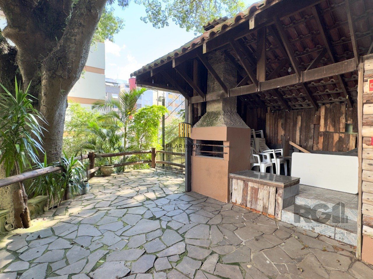 APARTAMENTO 1 DORMITÓRIO EM ANDAR ALTO COM VISTA PARA GUAÍBA NO CENTRO HISTÓRICO
