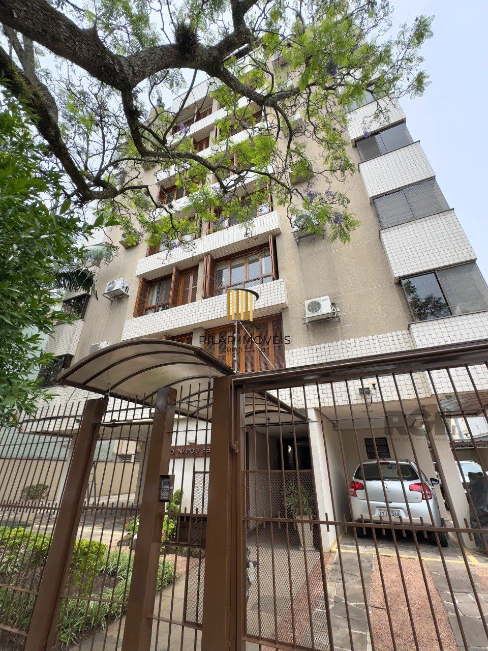 APARTAMENTO MOBILIADO DE 96M² COM 3 DORMITÓRIOS, SUÍTE E VAGA DE GARAGEM NO MENINO DEUS