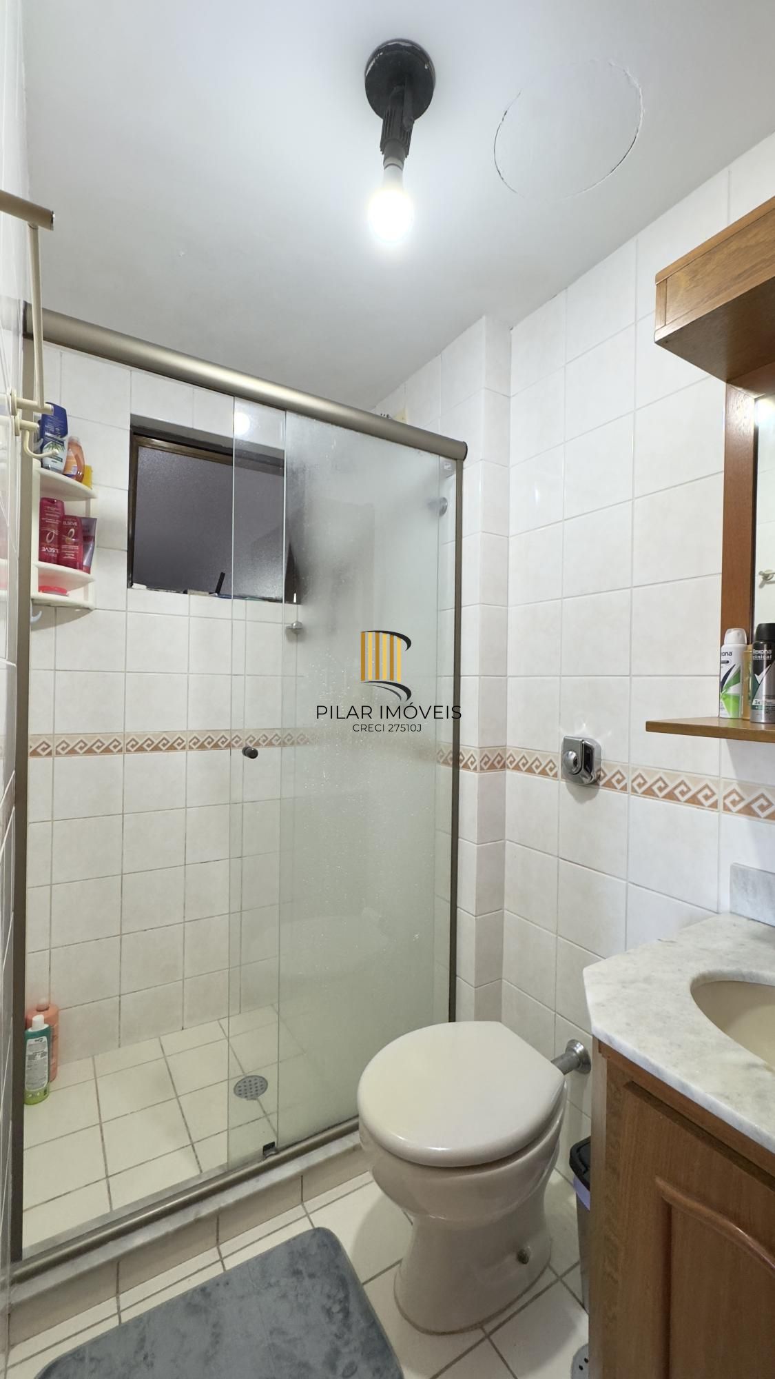 Apartamento 2 dormitórios, com lavabo e vaga de garagem na Cidade Baixa