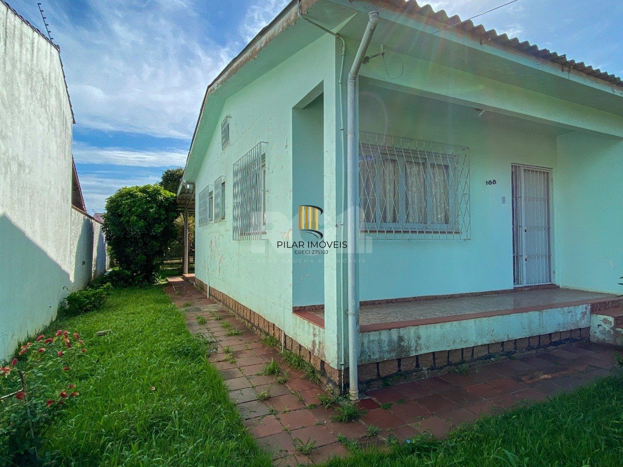 Casa com 4 dormitórios, no bairro Nossa Senhora das Graças em Canoas/RS