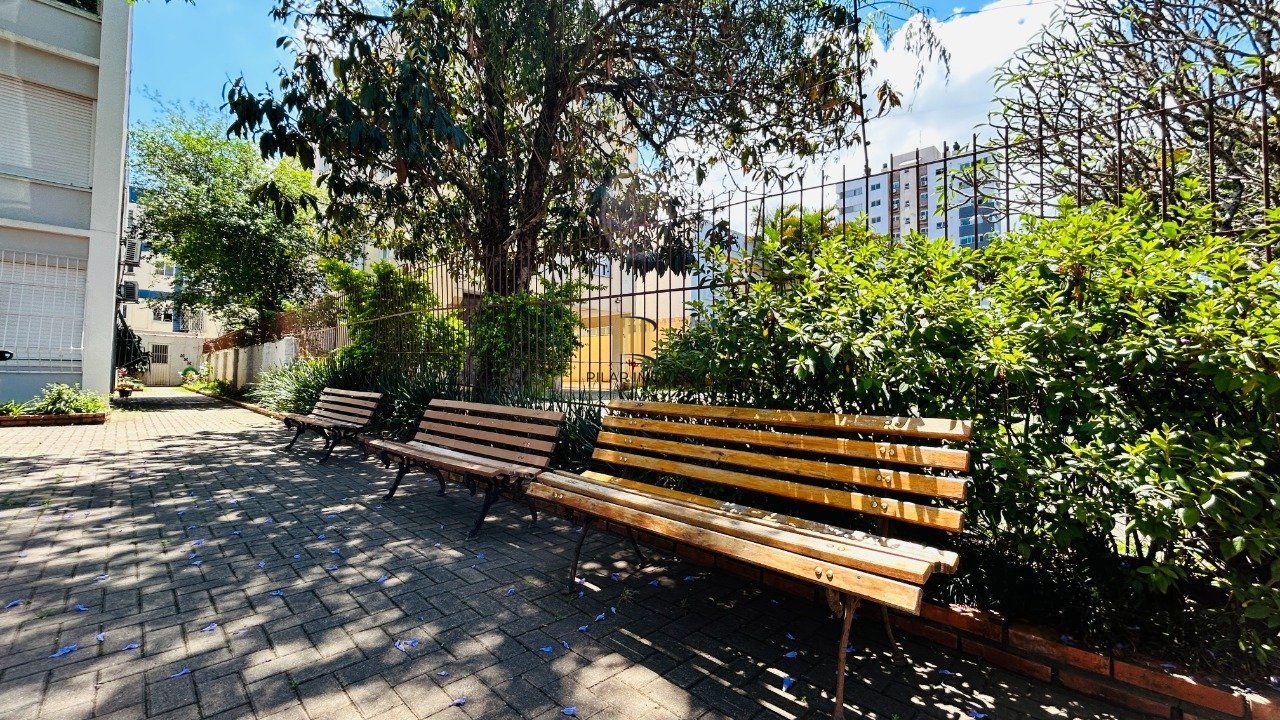 APARTAMENTO GARDEN 3 DORMITÓRIOS COM VAGA DE GARAGEM NO MENINO DEUS