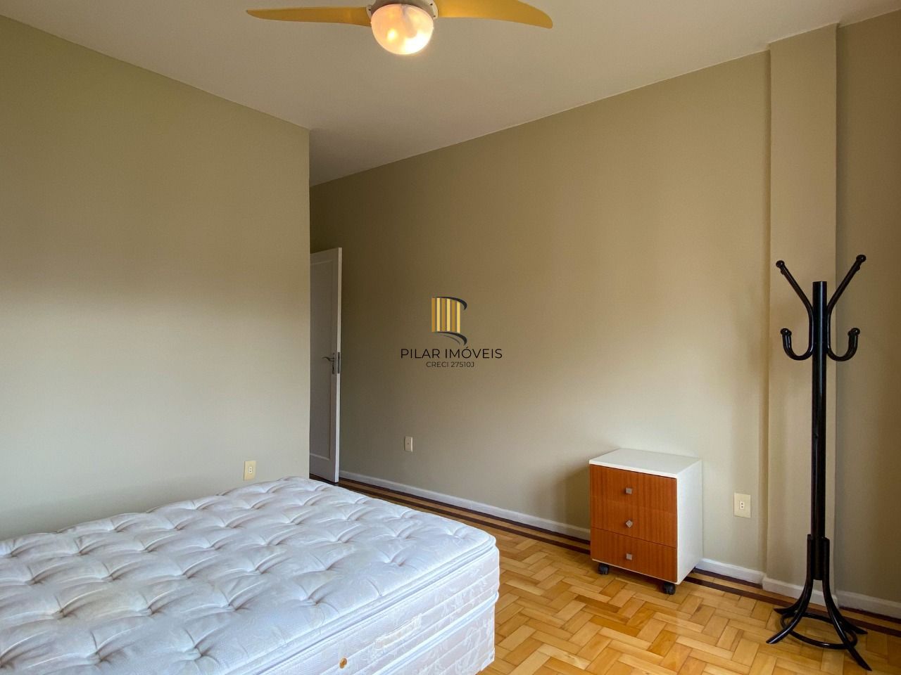 Apartamento 2 dormitórios, com linda vista, em frente ao Hospital de Clínicas
