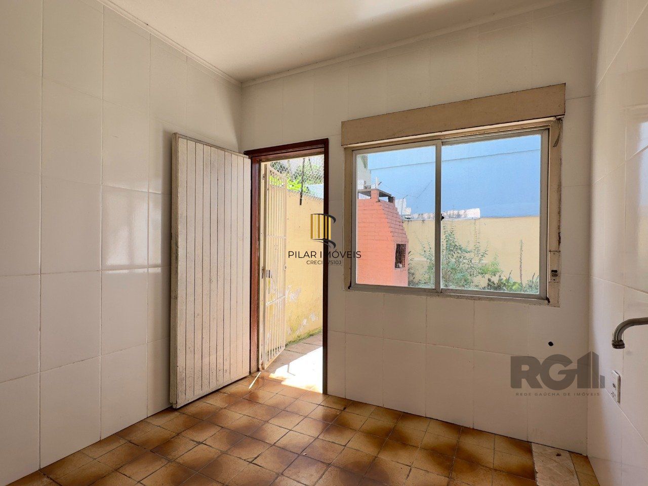 CASA COM 4 DORMITÓRIOS E PÁTIO COM CHURRASQUEIRA NO CENTRO HISTÓRICO