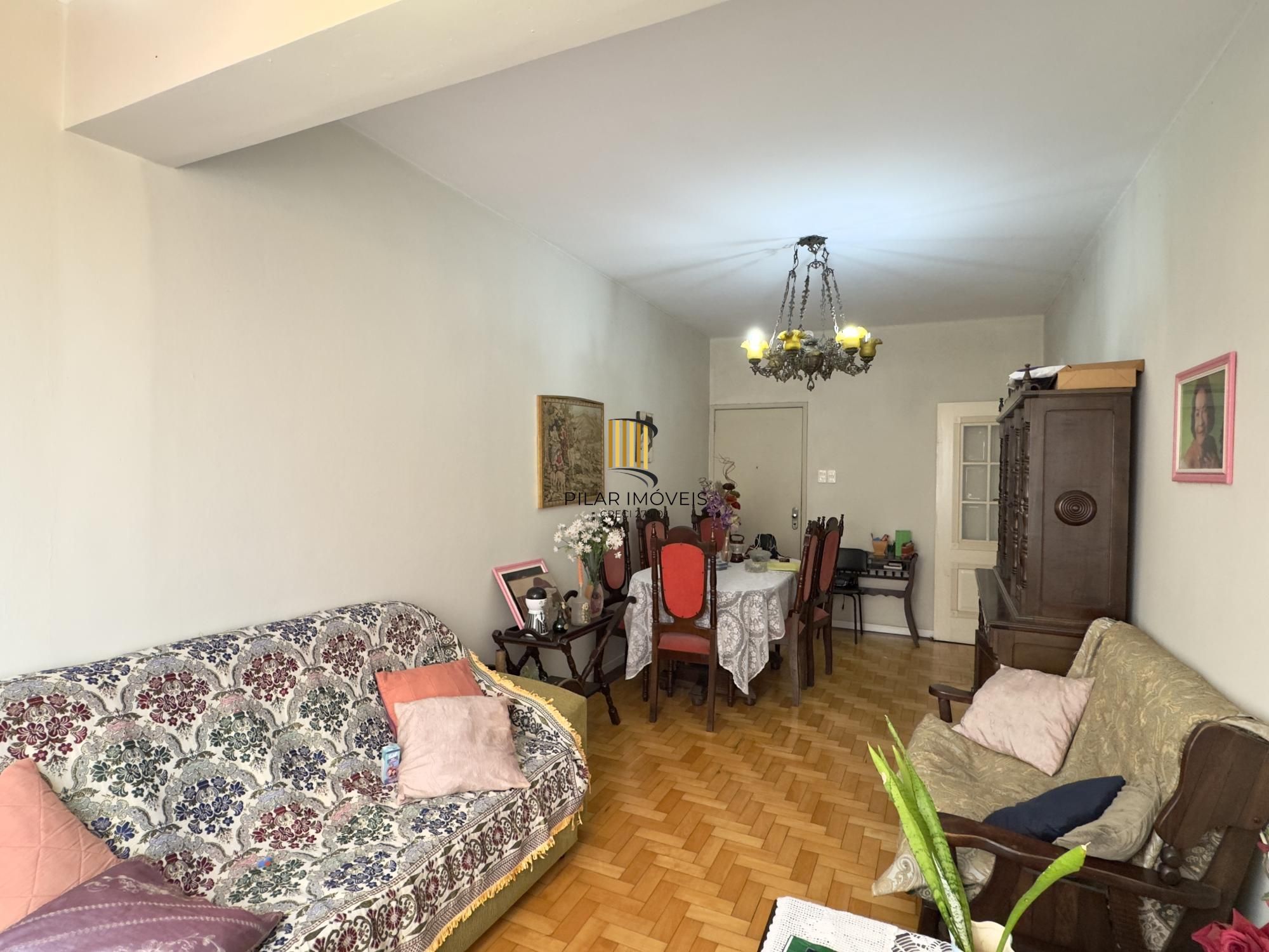 Apartamento 2 dormitórios com pátio