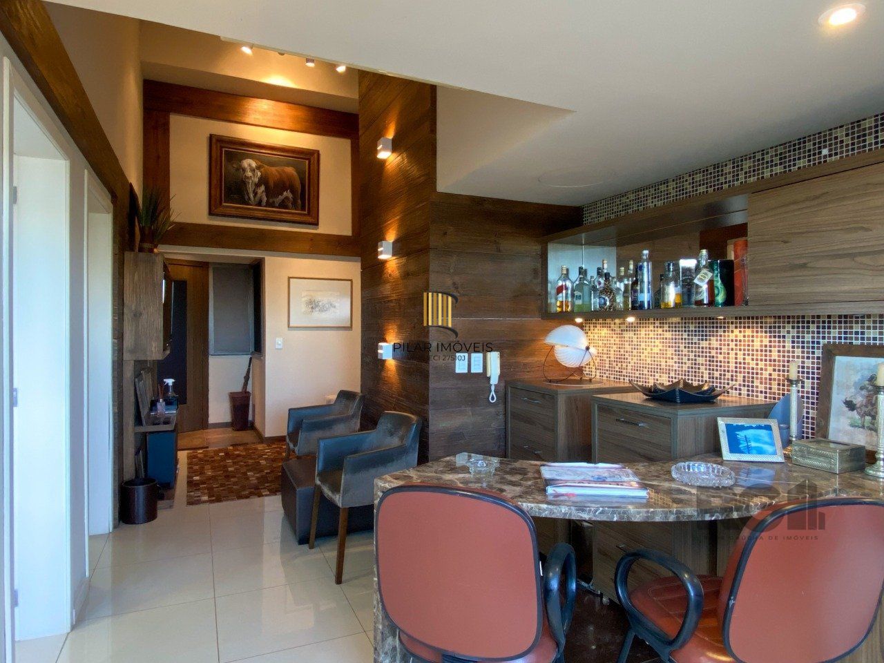 Sala mobiliada, com churrasqueira para happy hour e vista para o Guaíba