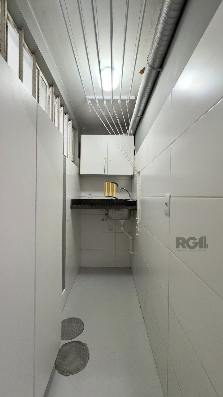 APARTAMENTO 2 DORMITÓRIOS SEMIMOBILIADO E REFORMADO NO CENTRO HISTÓRICO