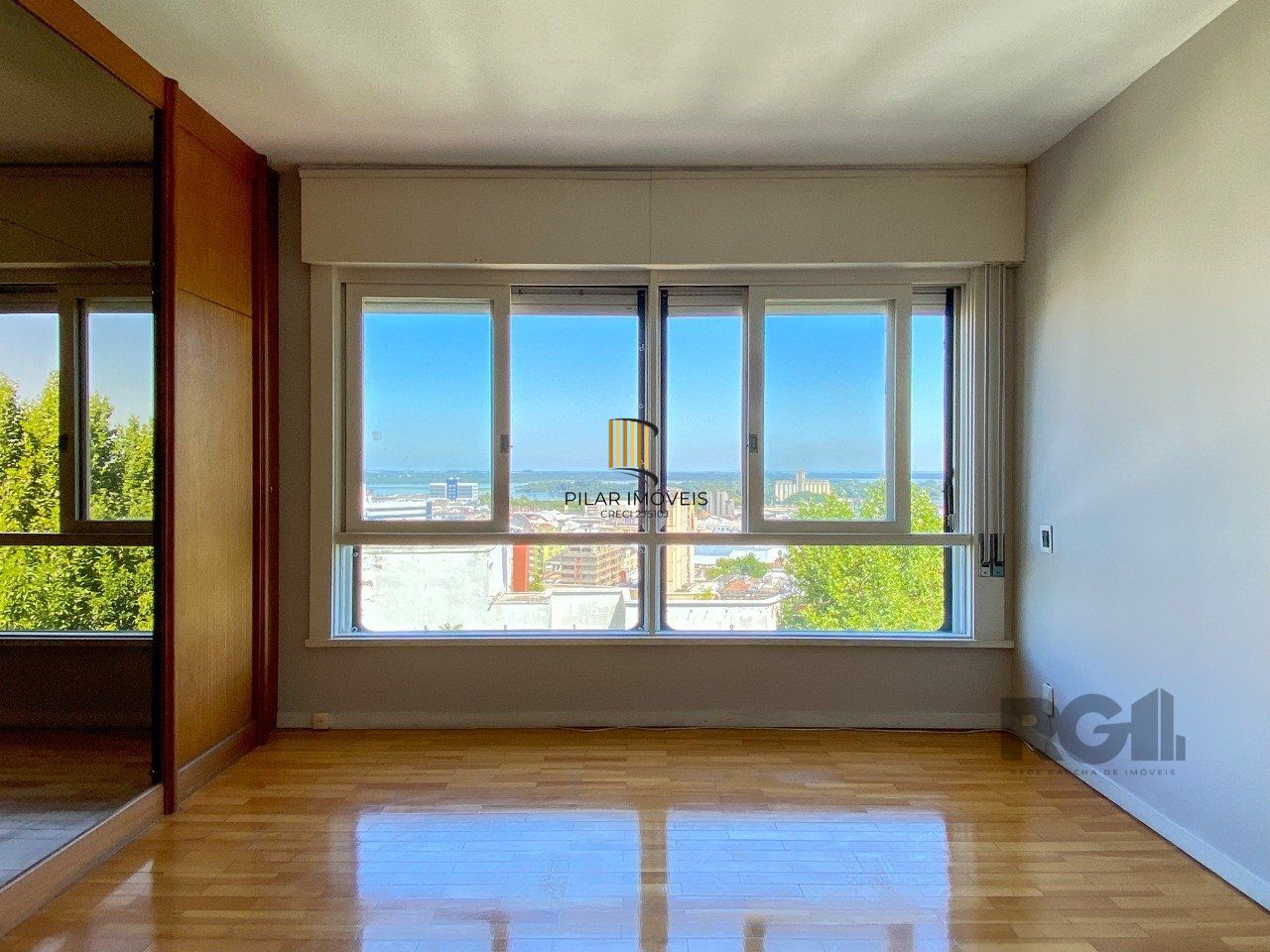 Apartamento com muito conforto e ótima iluminação no Moinhos de Vento