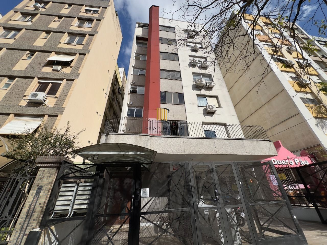 APARTAMENTO 2 DORMITÓRIOS COM LAVABO E VISTA DEFINIDA NO CENTRO HISTÓRICO