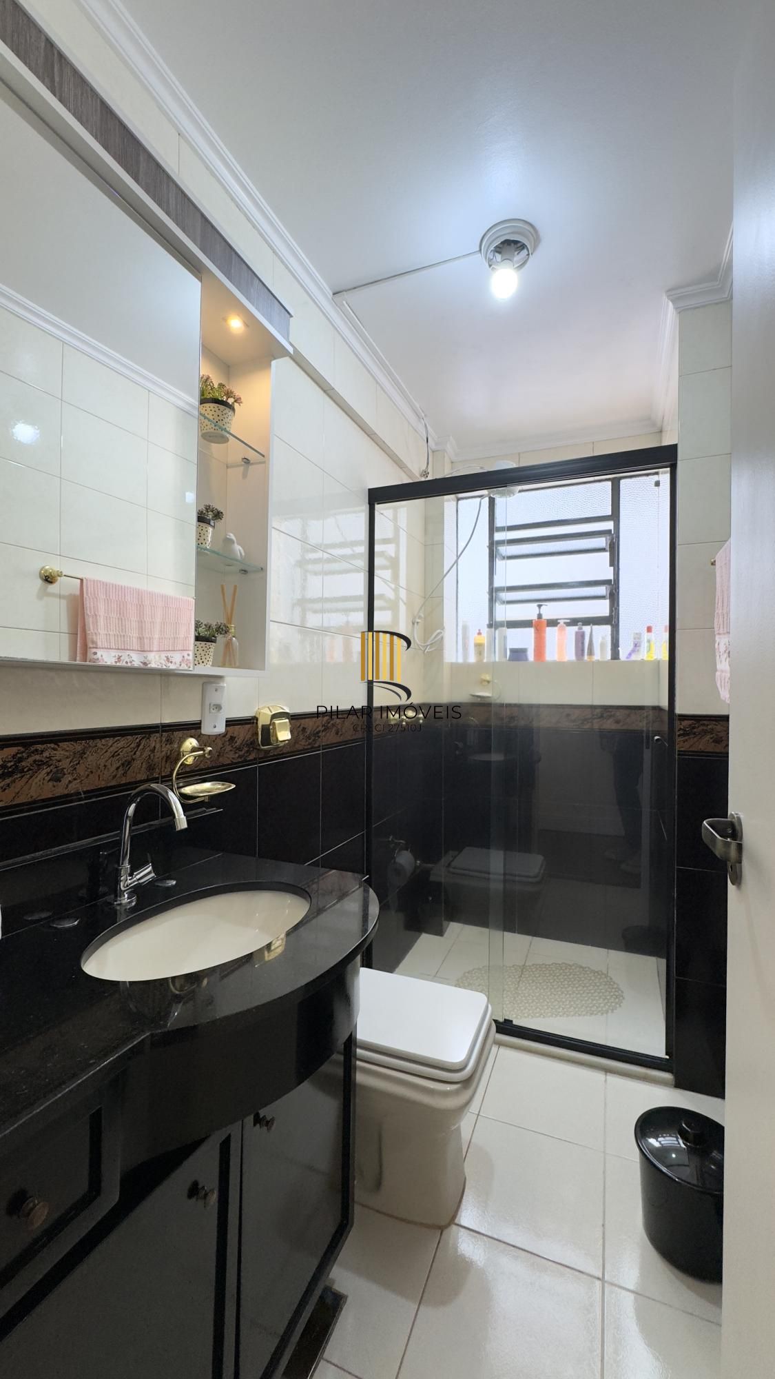 APARTAMENTO 2 DORMITÓRIOS COM PEÇAS AMPLAS NO CENTRO HISTÓRICO