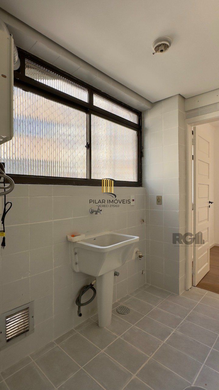 COBERTURA COM 174M², DE FRENTE, 3 DORMITÓRIOS, EM ÓTIMA LOCALIZAÇÃO NO MENINO DEUS