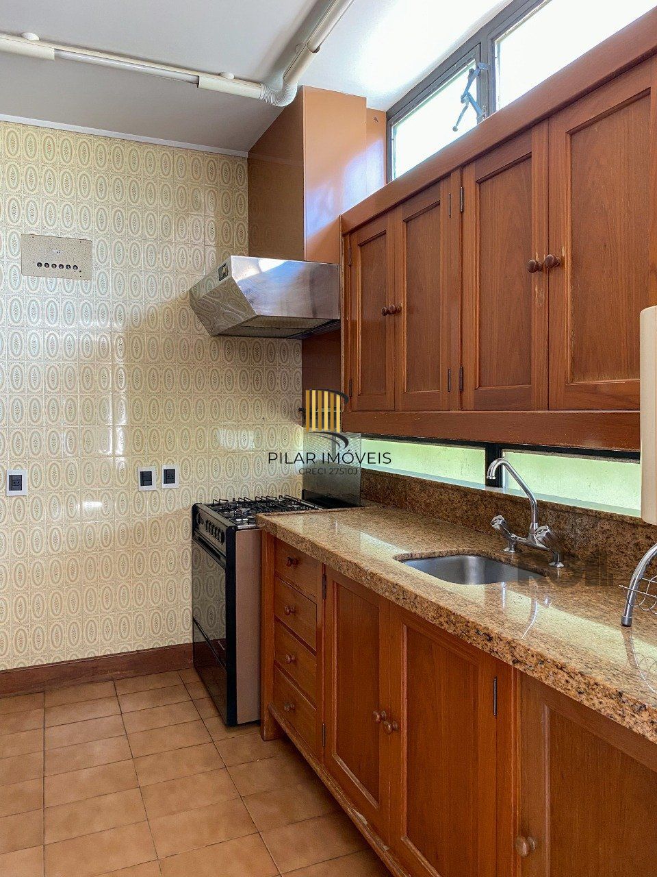 Apartamento com muito conforto e ótima iluminação no Moinhos de Vento