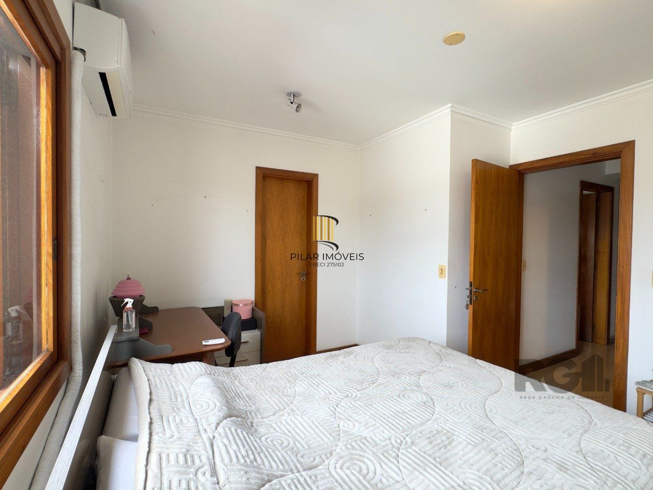 APARTAMENTO MOBILIADO DE 96M² COM 3 DORMITÓRIOS, SUÍTE E VAGA DE GARAGEM NO MENINO DEUS