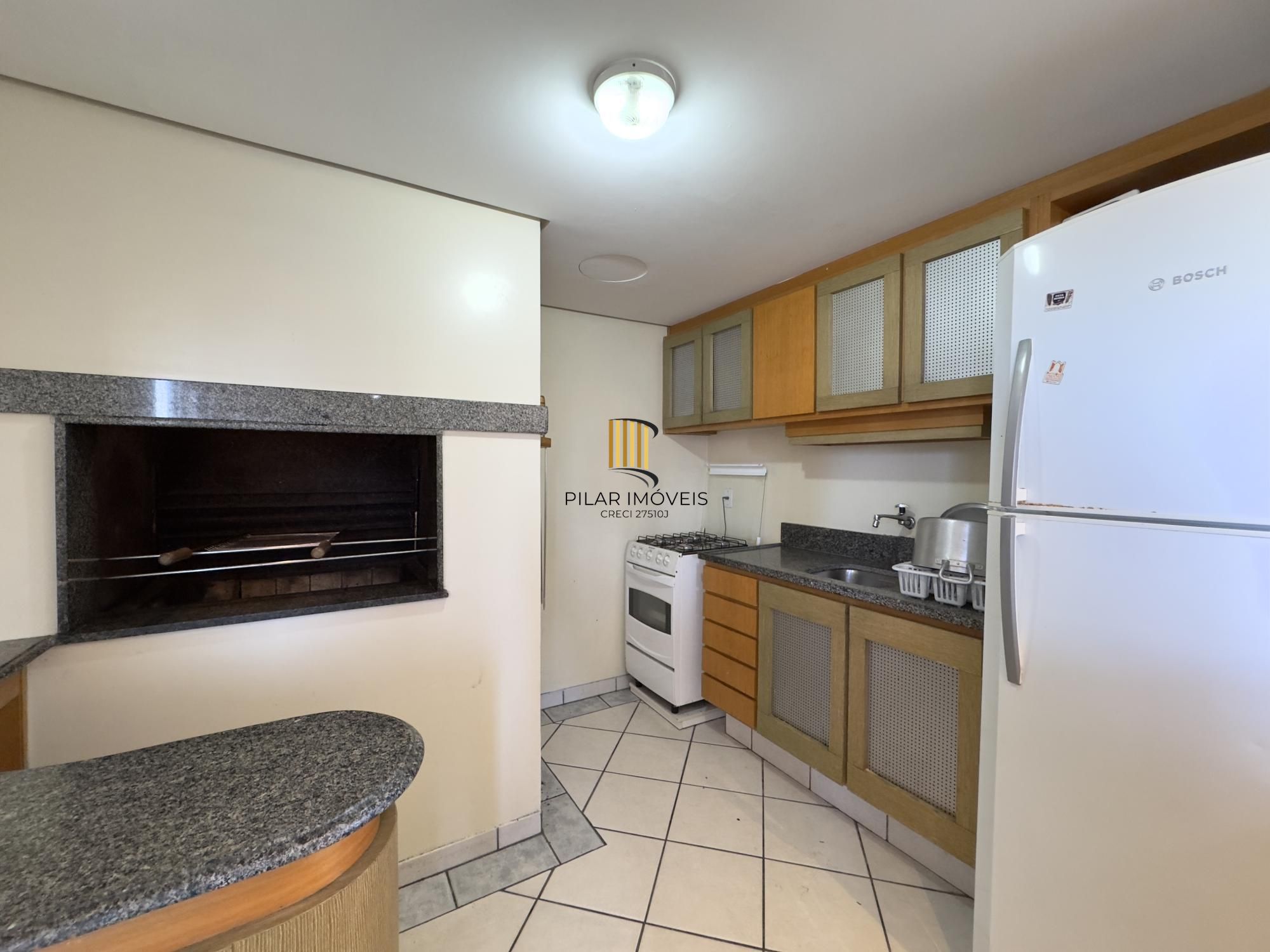 Apartamento 2 dormitórios, com lavabo e vaga de garagem na Cidade Baixa