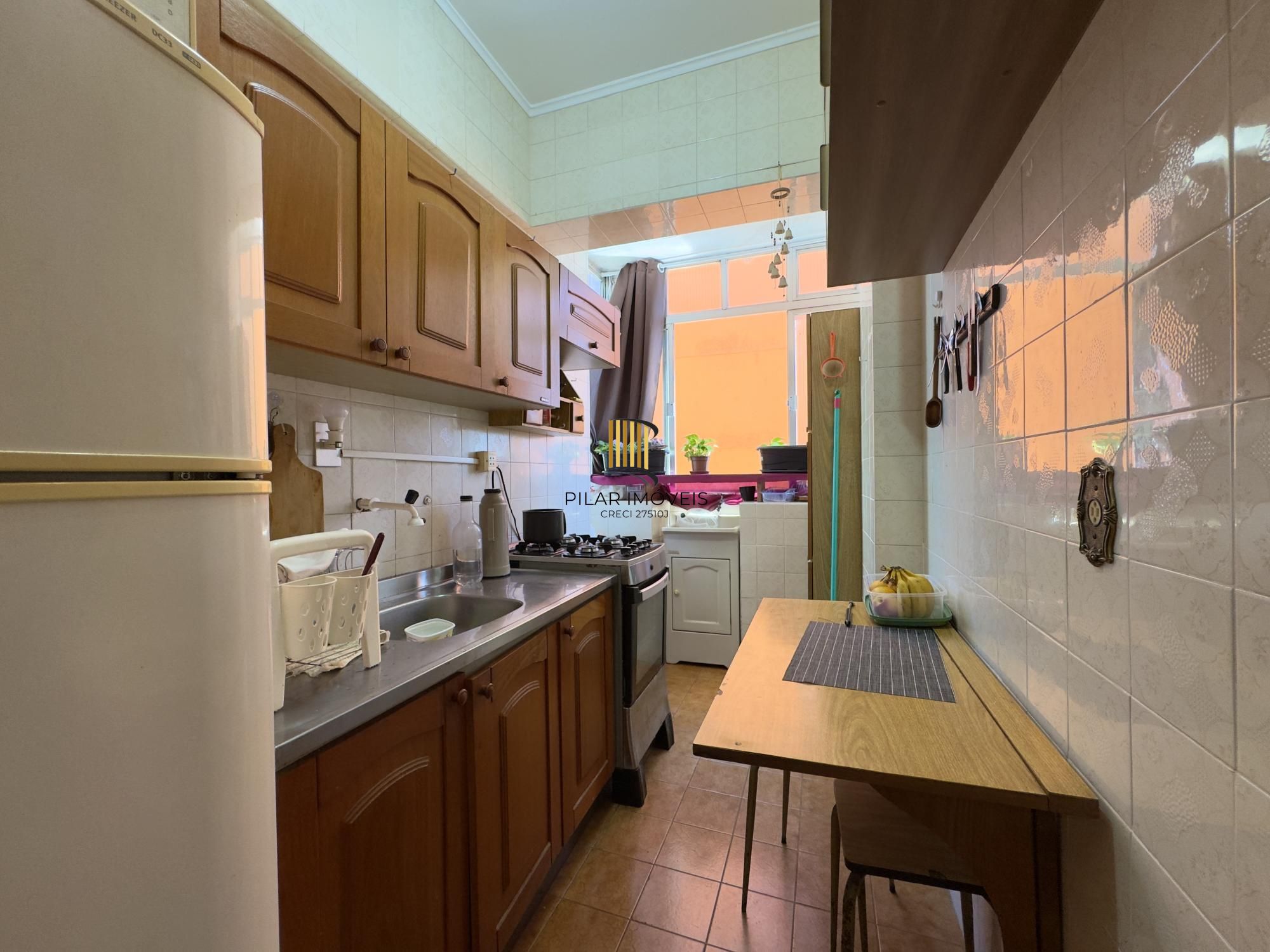 Apartamento 1 dormitório amplo, em andar alto com vista, no Centro Histórico
