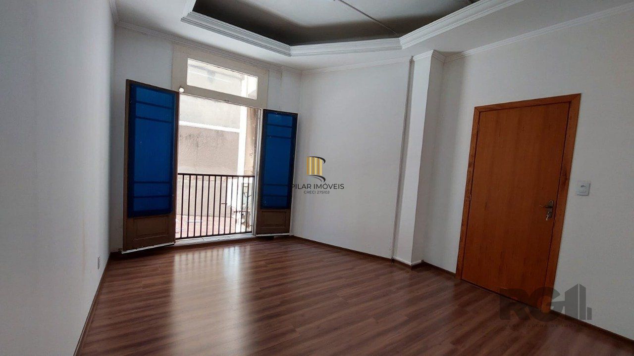 Apartarmento amplo 2 dormitórios em região comercial no Centro Histórico