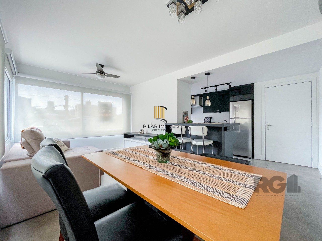 APARTAMENTO MOBILIADO 70M² DE 2 DORMITÓRIOS E 1 VAGA - BAIRRO MENINO DEUS