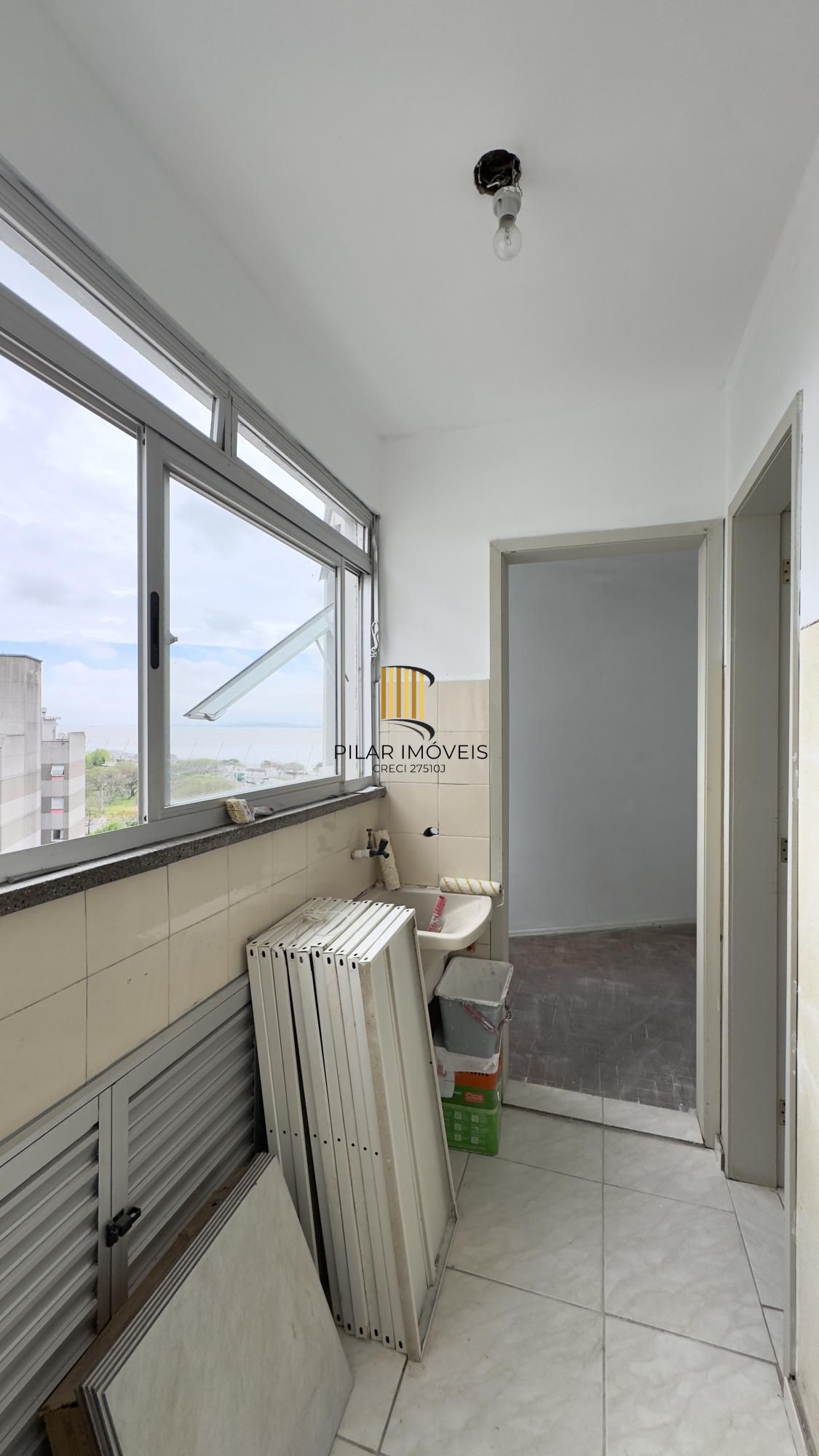 Apartamento 2 dormitório com dependência e vaga de garagem no Centro Histórico