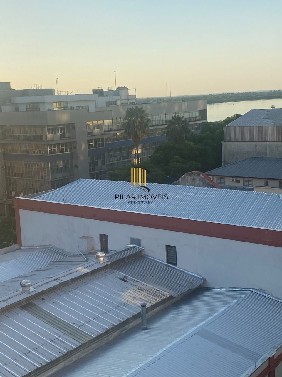 APARTAMENTO STUDIO, COM VISTA PARA O GUAÍBA NO CENTRO HISTÓRICO