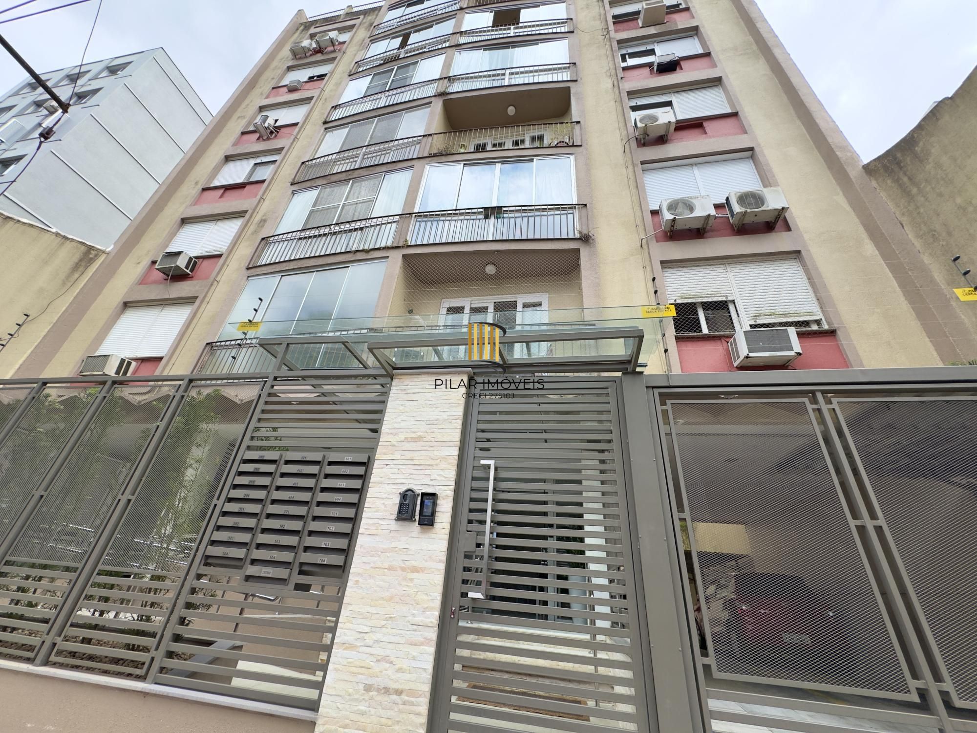 Apartamento 2 dormitórios, reformado e ensolarado no Centro Histórico