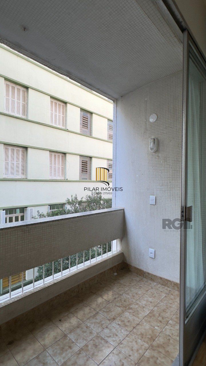 SUPER APARTAMENTO REFORMADO DE 3 DORMITÓRIOS EM ÓTIMA LOCALIZAÇÃO NA DUQUE