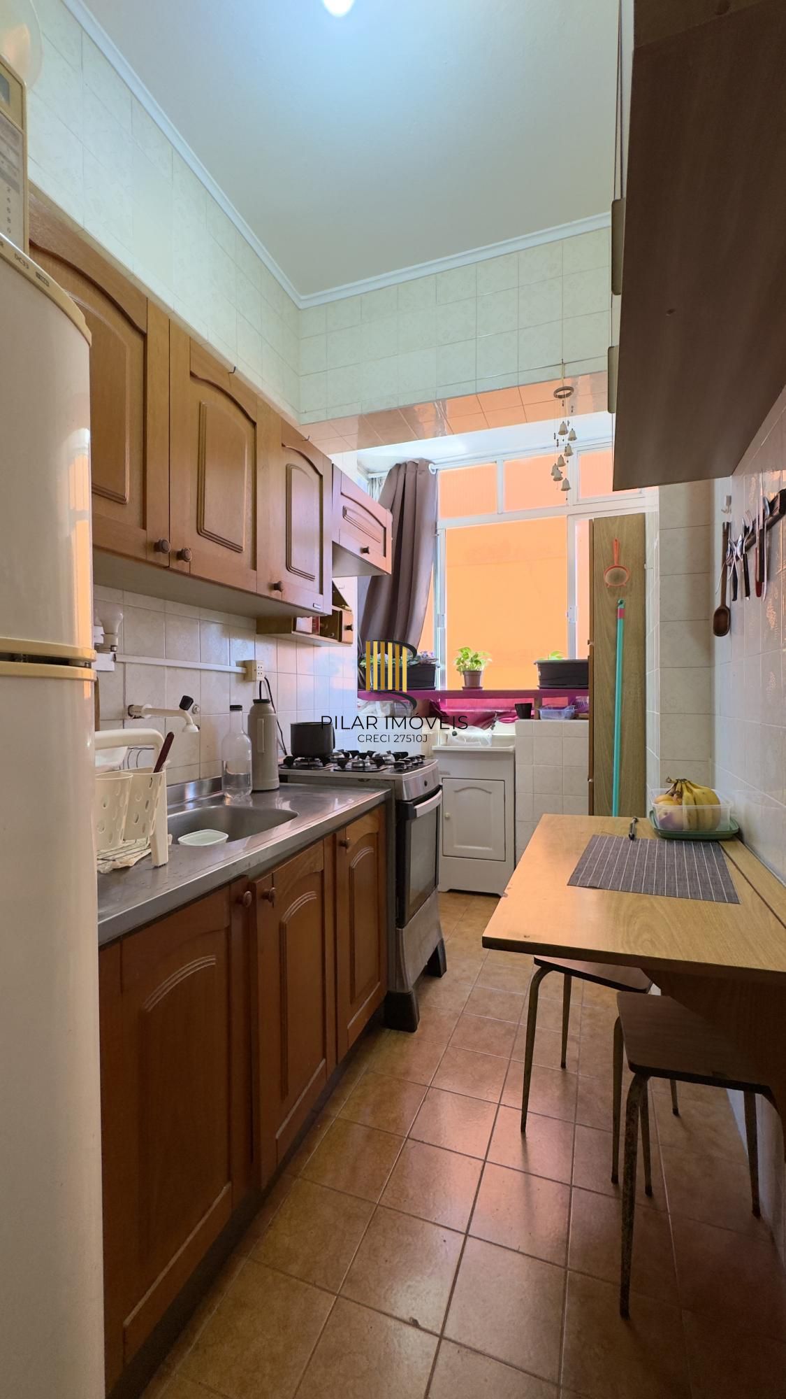 Apartamento 1 dormitório amplo, em andar alto com vista, no Centro Histórico