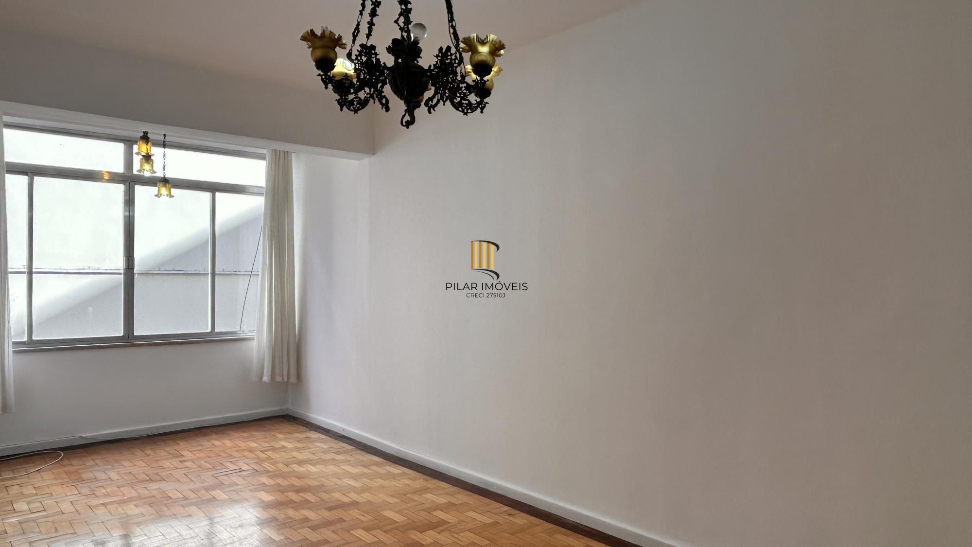 Apartamento 2 dormitórios com pátio