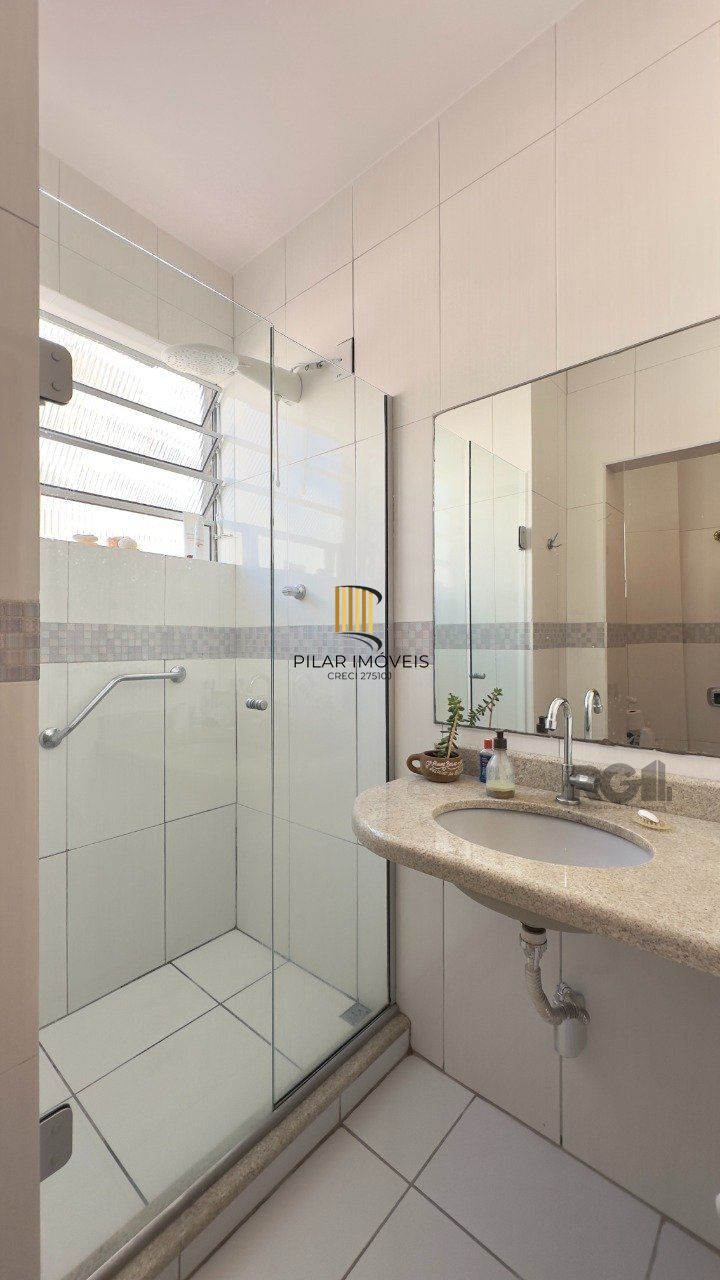APARTAMENTO 3 DORMITÓRIOS, DE FRENTE E REFORMADO, NO CENTRO HISTÓRICO