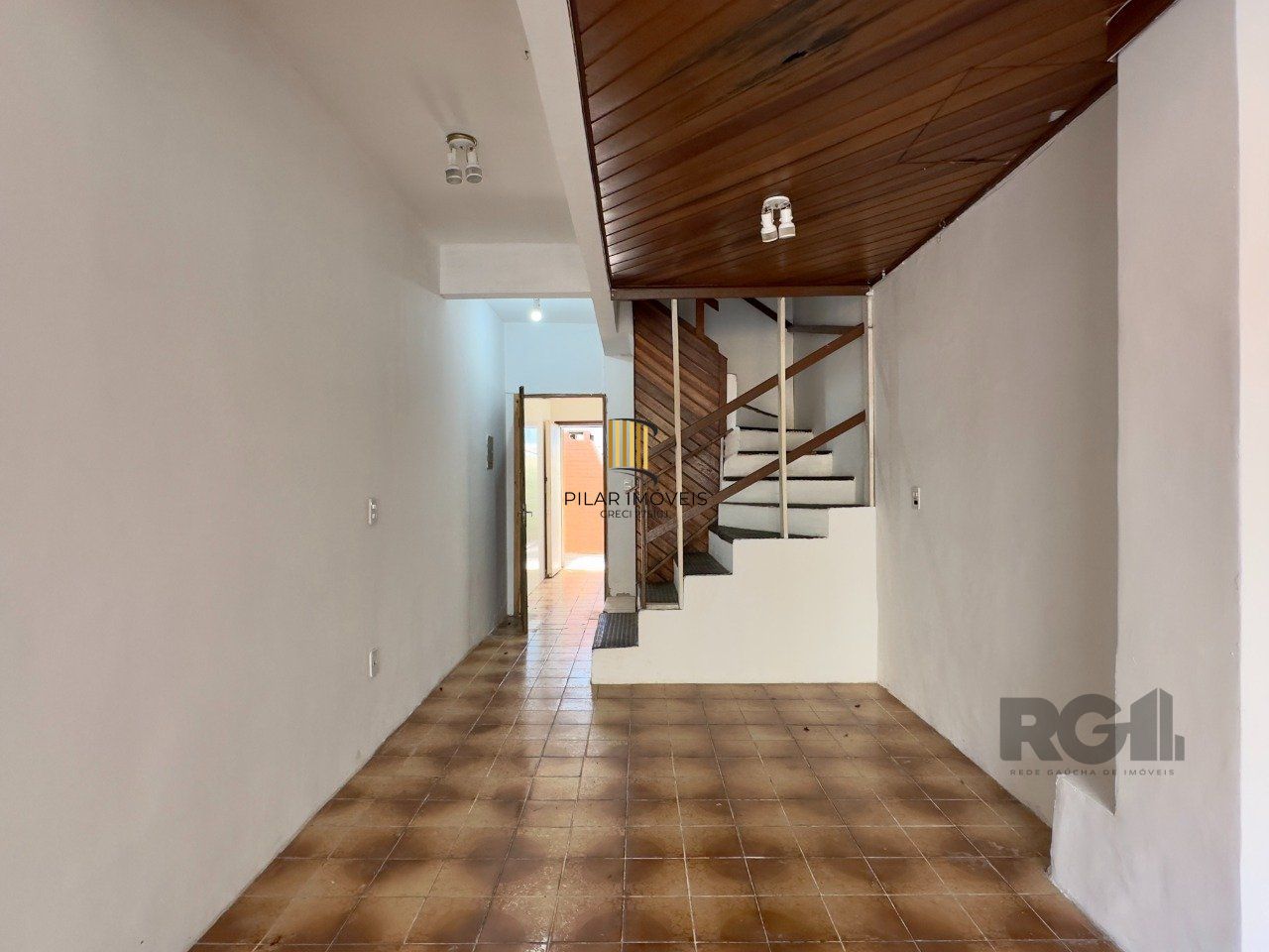 CASA COM 4 DORMITÓRIOS E PÁTIO COM CHURRASQUEIRA NO CENTRO HISTÓRICO