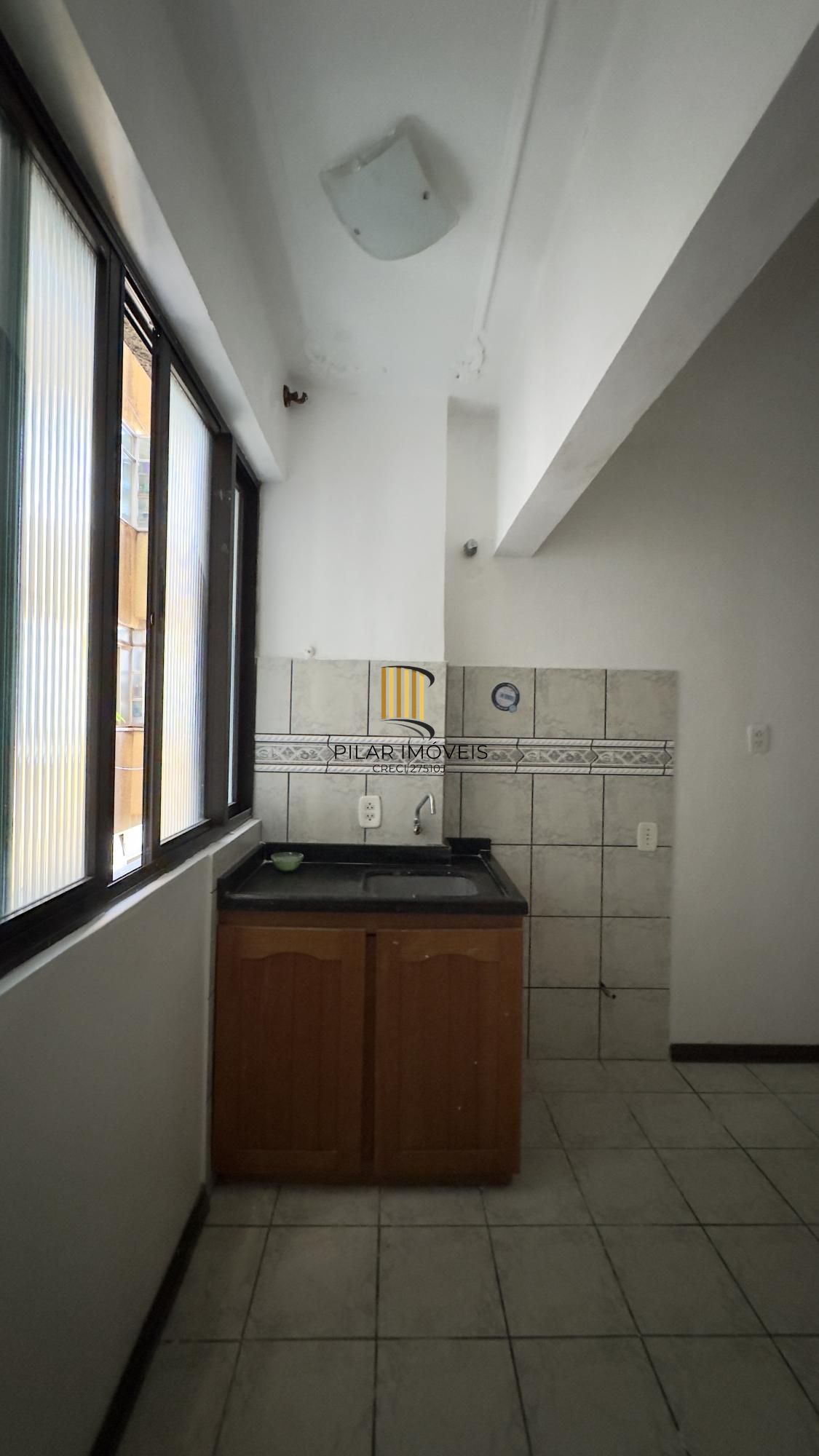 APARTAMENTO 2 DORMITÓRIOS TOTALMENTE REFORMADO NO CENTRO HISTÓRICO