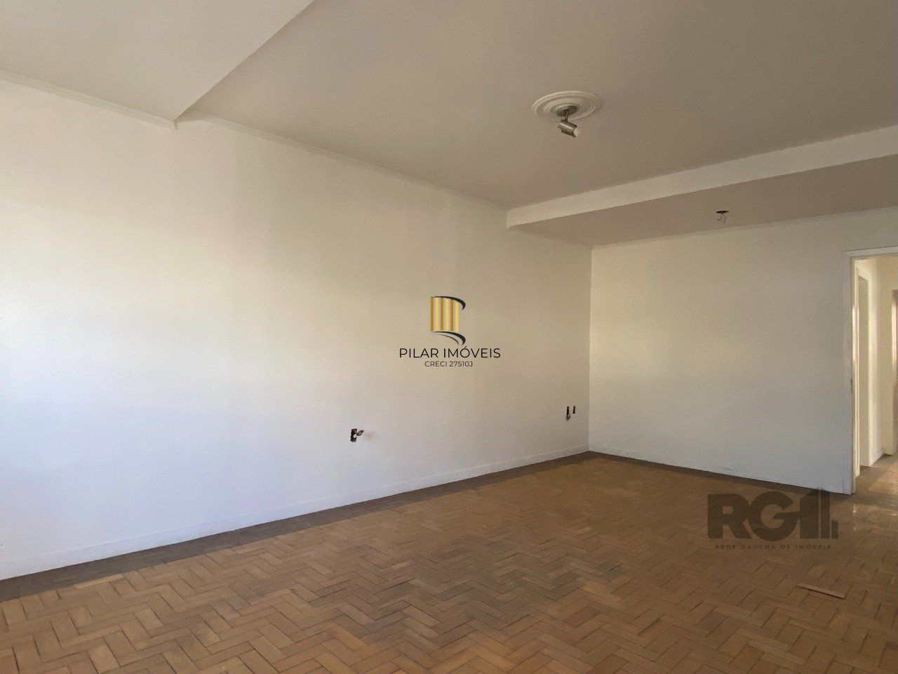 CASA COM 5 DORMITÓRIOS, ESPAÇO PARA FESTAS E PEÇAS AMPLAS PRÓXIMO AO IGUATEMI