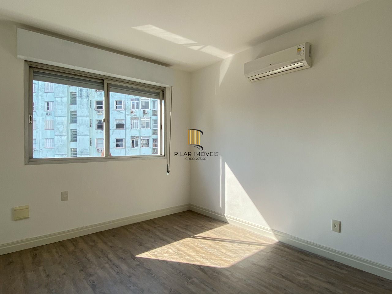 APARTAMENTO DE FRENTE, 1 DORMITÓRIO COM VAGA DE GARAGEM NA DUQUE