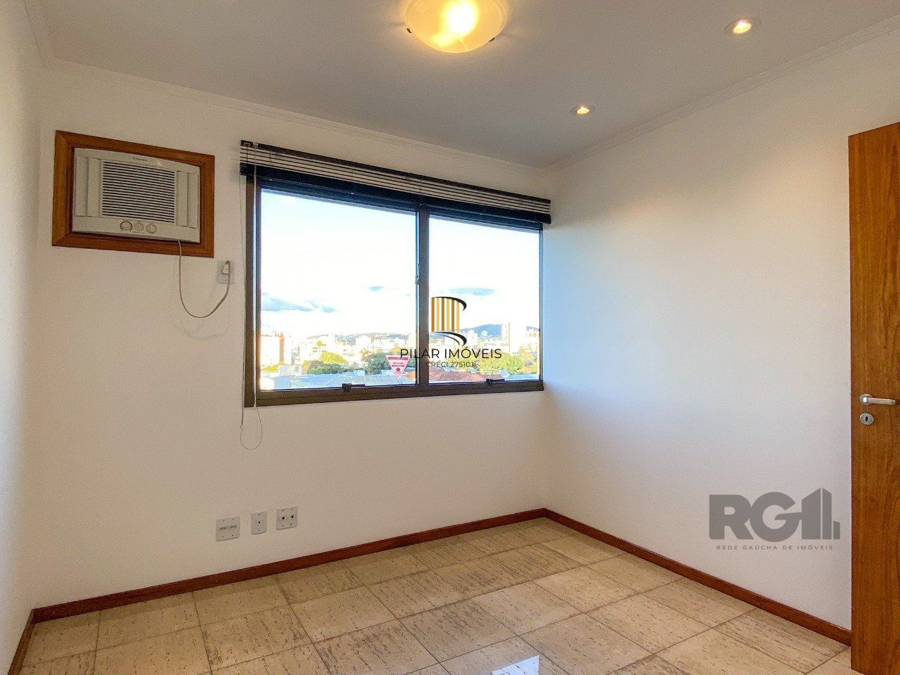 CONJUNTO COMERCIAL DE FRENTE NO PREMIUM OFFICE, JUNTO AO TREND ORLA