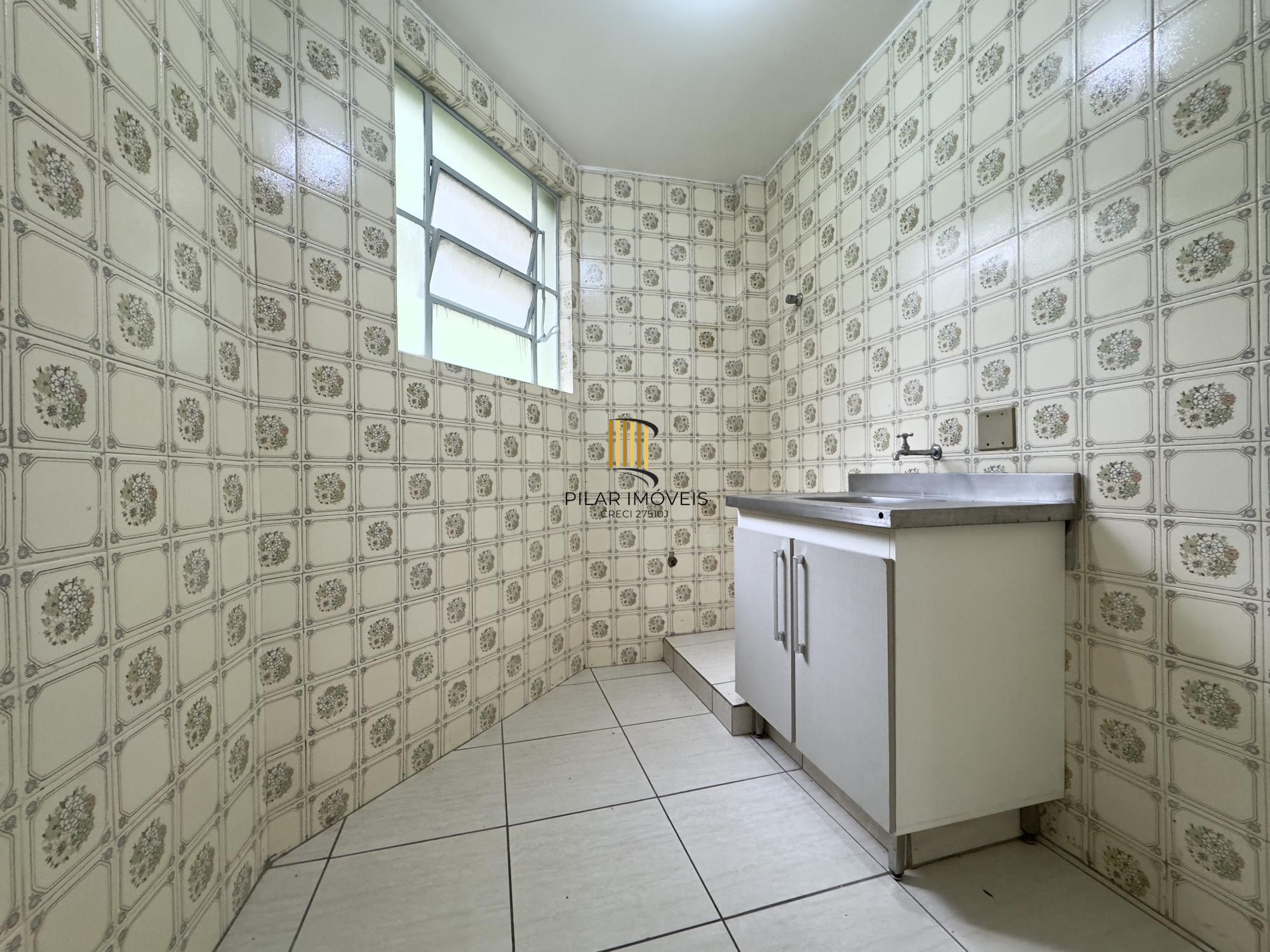 STUDIO DE 30 M² NO MIOLO DA CIDADE BAIXA