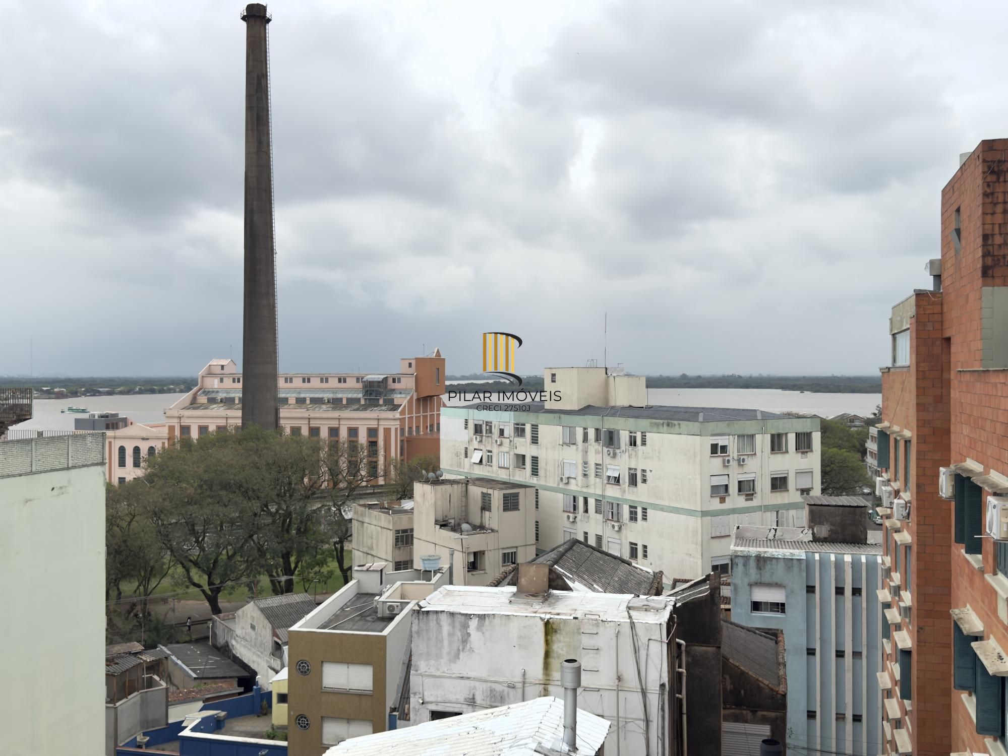 Apartamento 2 dormitório com dependência e vaga de garagem no Centro Histórico