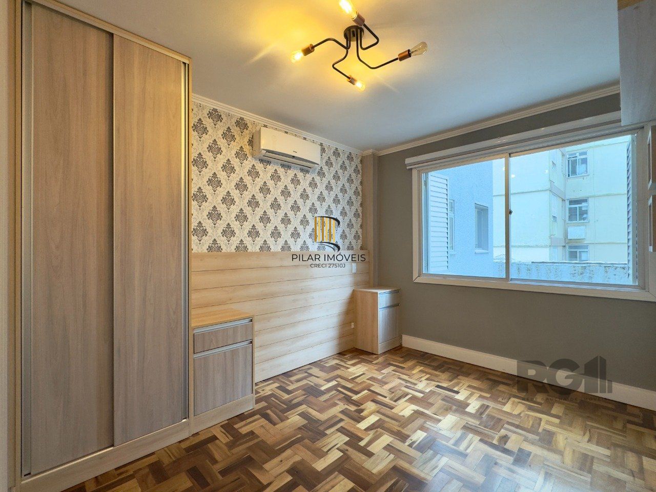 APARTAMENTO 2 DORMITÓRIOS SEMIMOBILIADO E REFORMADO NO CENTRO HISTÓRICO