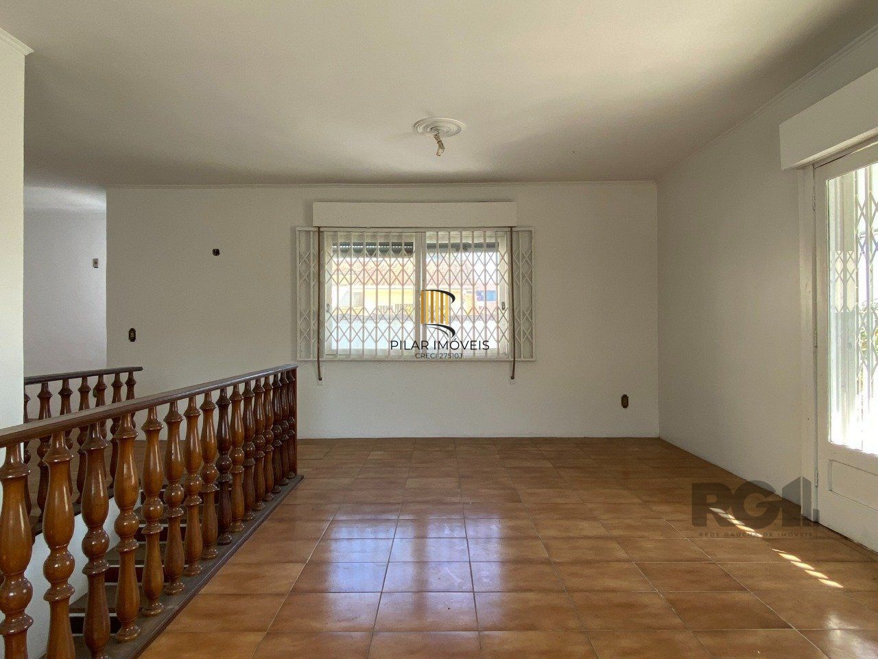 CASA COM 5 DORMITÓRIOS, ESPAÇO PARA FESTAS E PEÇAS AMPLAS PRÓXIMO AO IGUATEMI