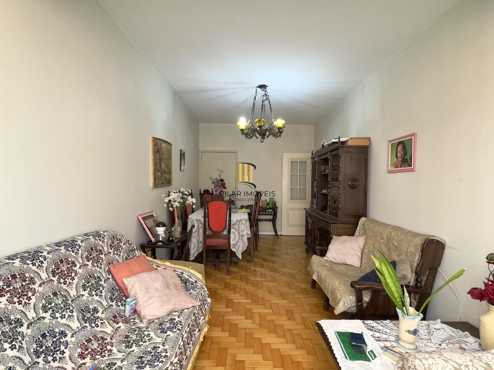 Apartamento 2 dormitórios com pátio