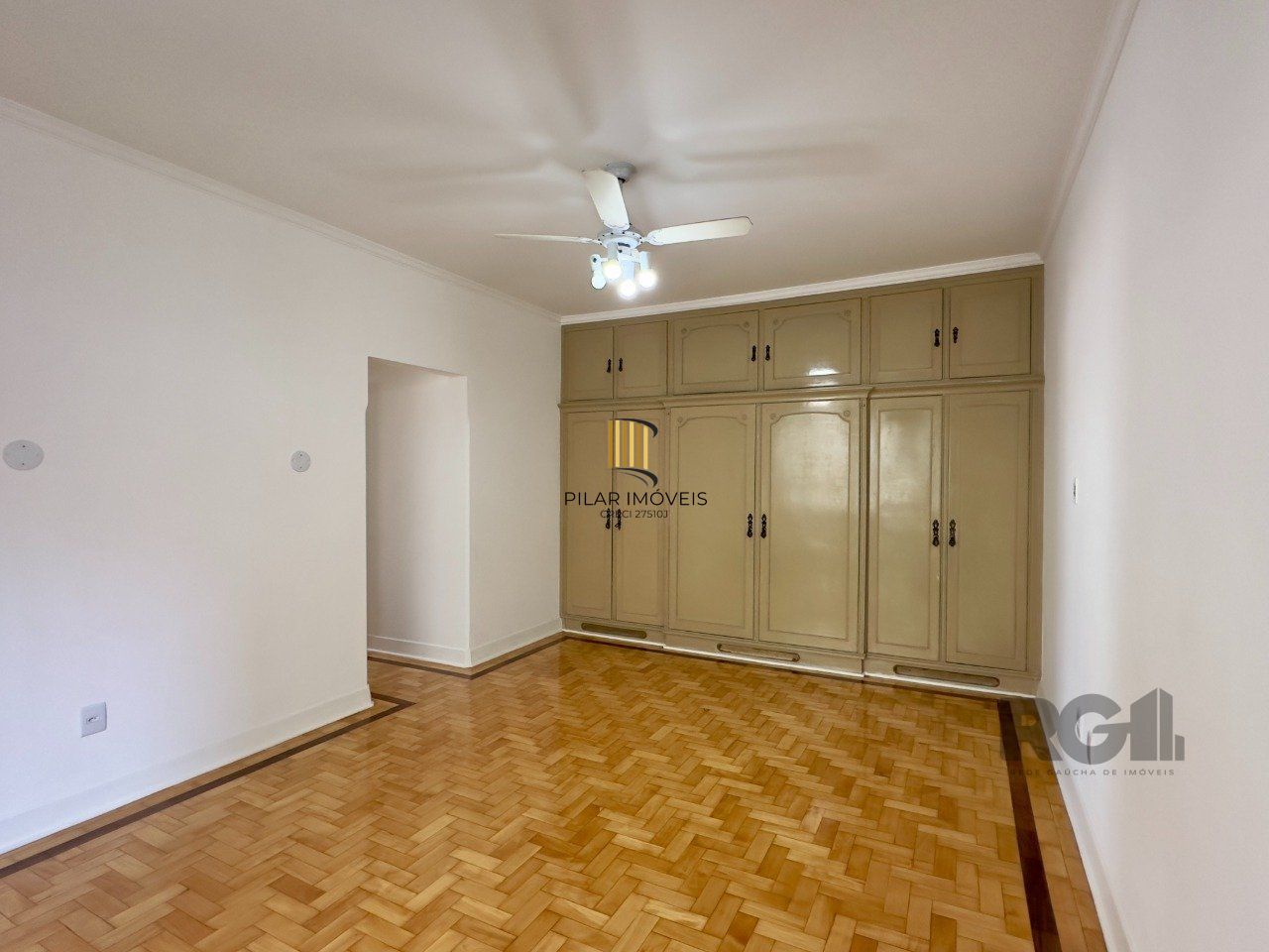 SUPER APARTAMENTO REFORMADO DE 3 DORMITÓRIOS EM ÓTIMA LOCALIZAÇÃO NA DUQUE