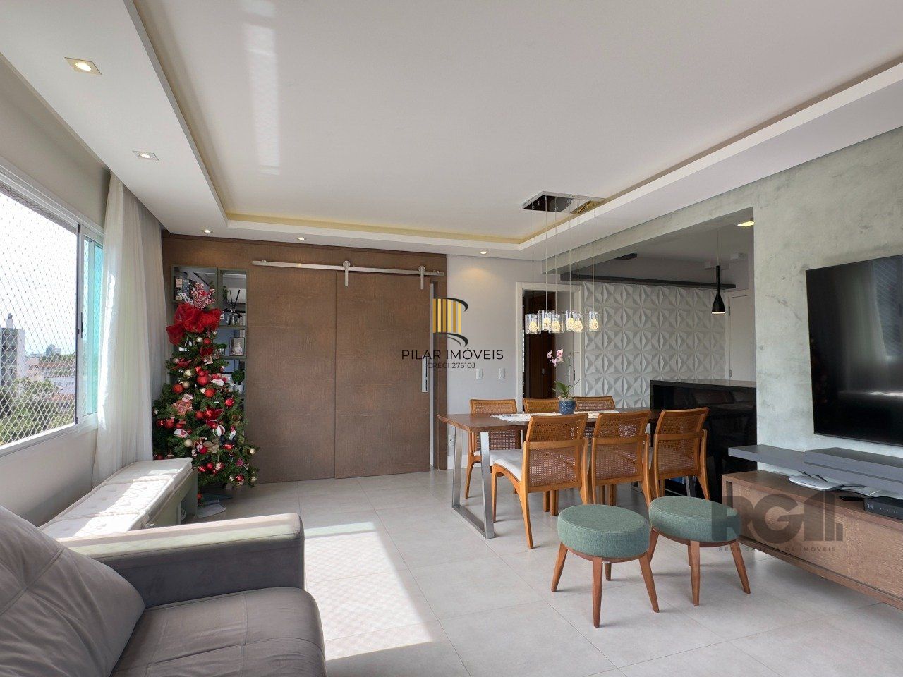 APARTAMENTO MOBILIADO COM PLANTA DIFERENCIADA E ÓTIMA LOCALIZAÇÃO