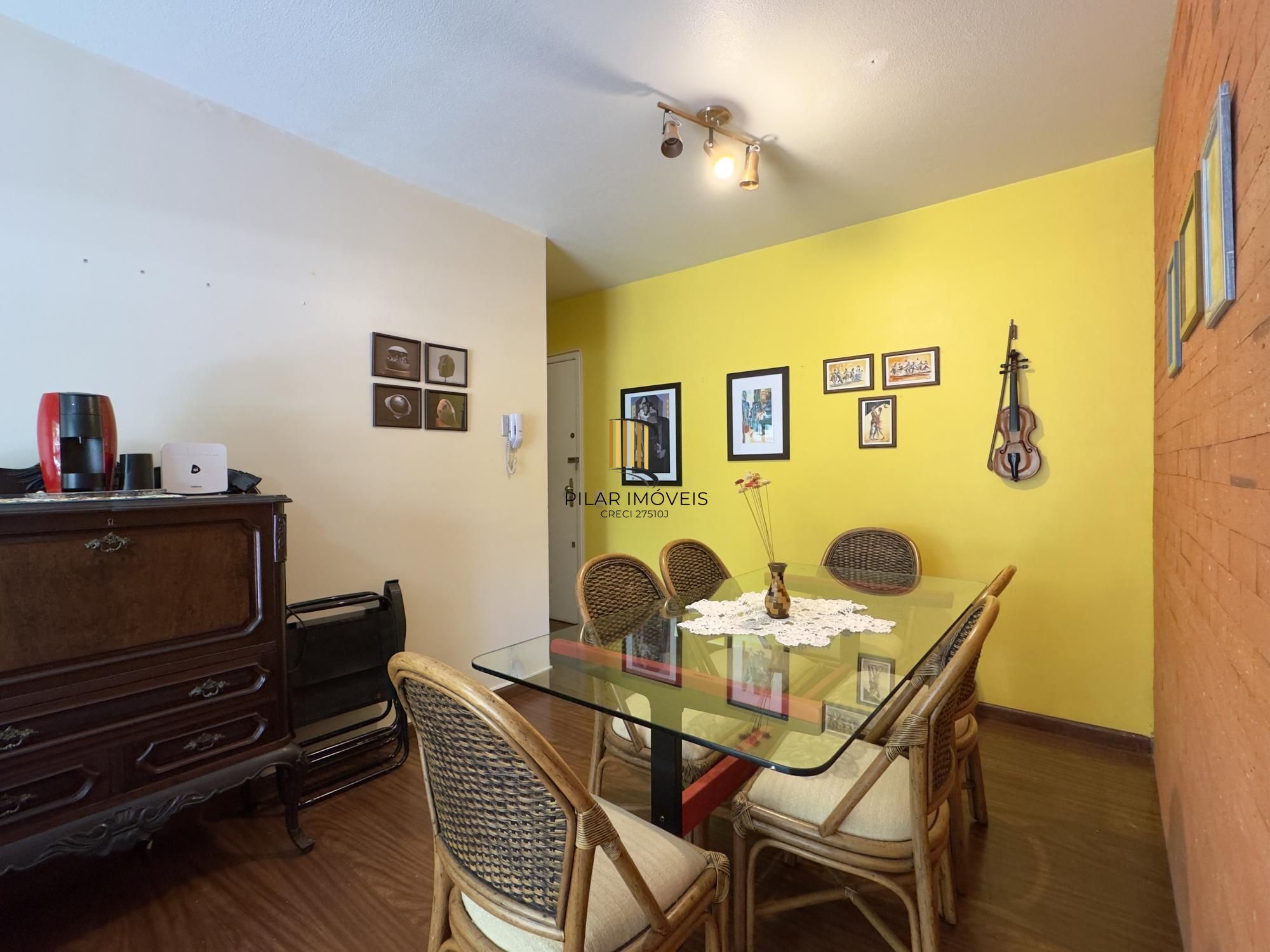 Apartamento 2 dormitórios com sacada e vaga de garagem próximo à PUCRS