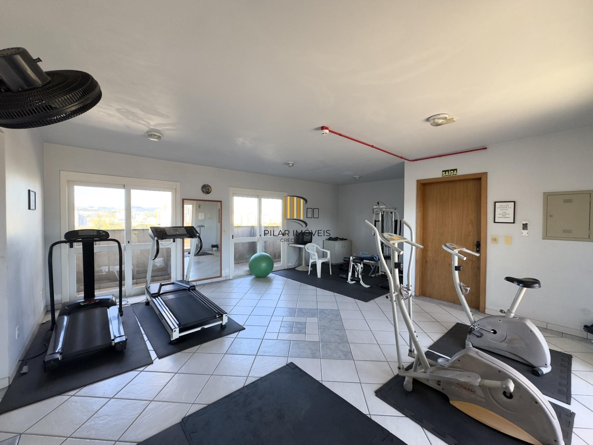 Apartamento 2 dormitórios, com lavabo e vaga de garagem na Cidade Baixa