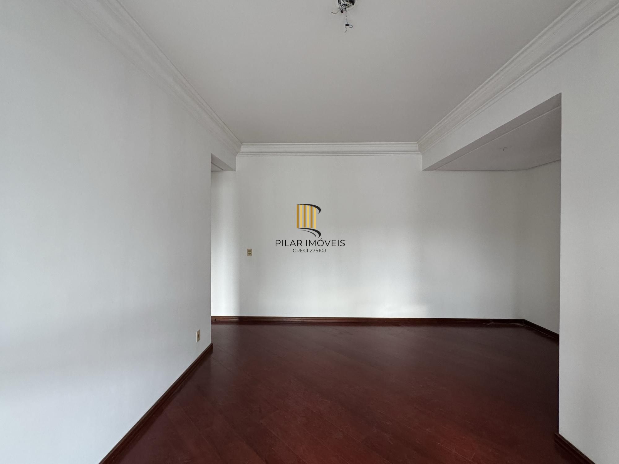 Apartamento 3 dormitórios com sacada, suíte e vaga de garagem no Menino Deus