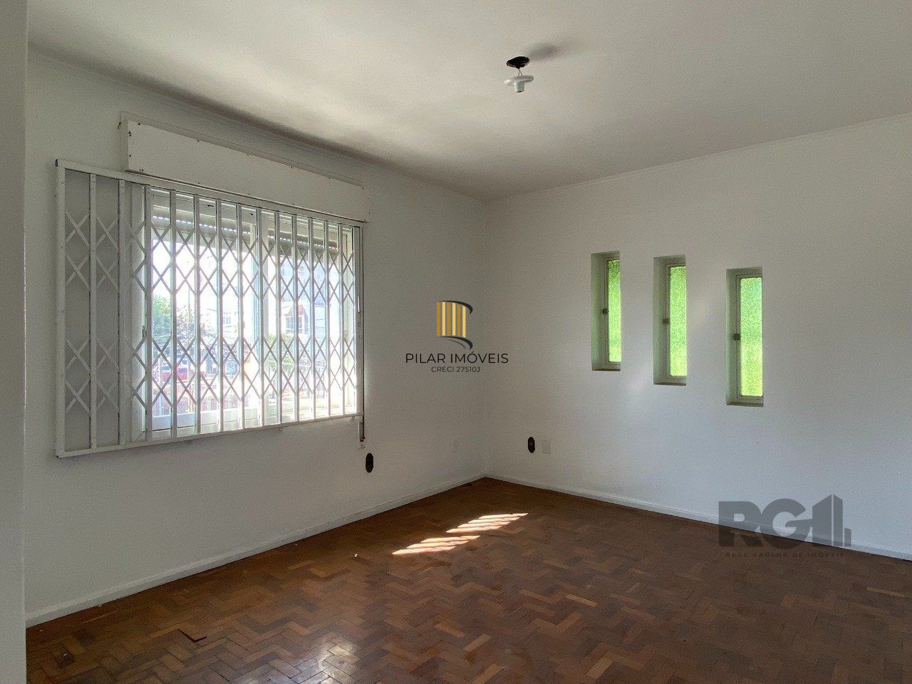 CASA COM 5 DORMITÓRIOS, ESPAÇO PARA FESTAS E PEÇAS AMPLAS PRÓXIMO AO IGUATEMI