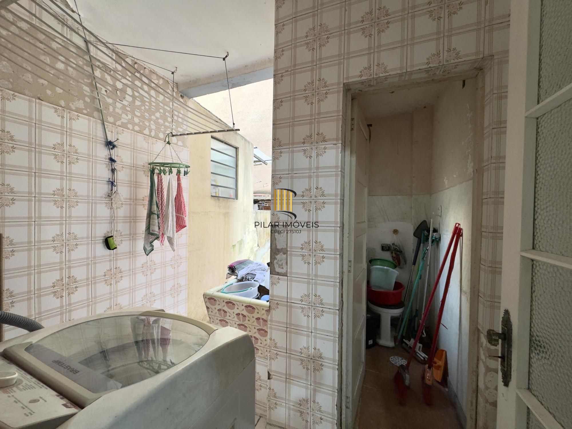 Apartamento 2 dormitórios com pátio