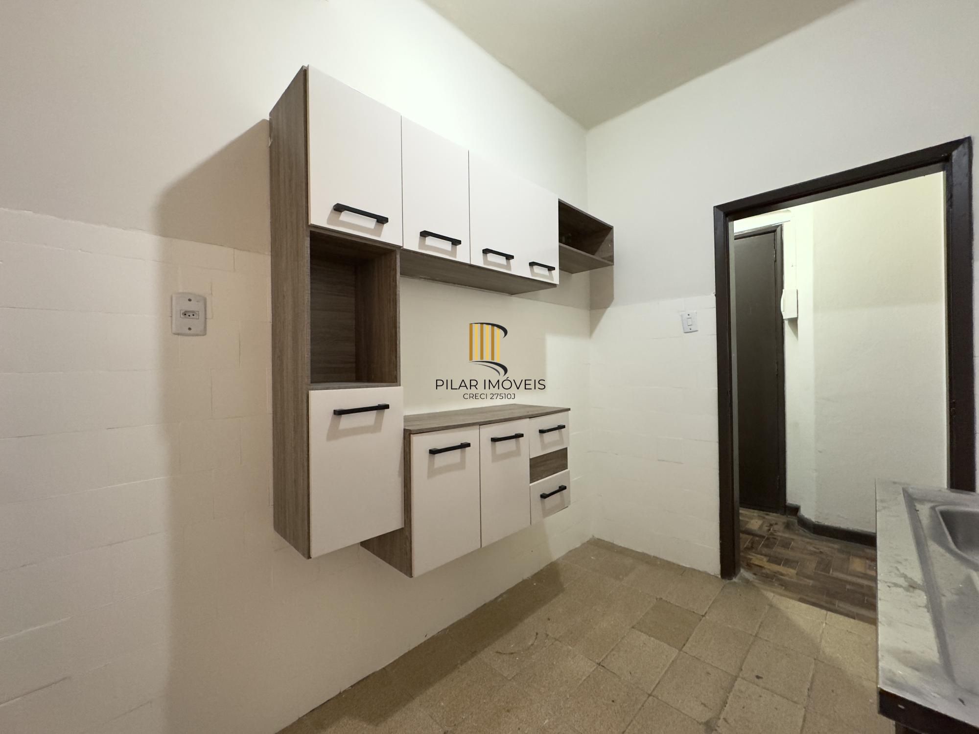 Apartamento de 62m², 2 dormitórios com banheiro auxiliar no Centro Histórico