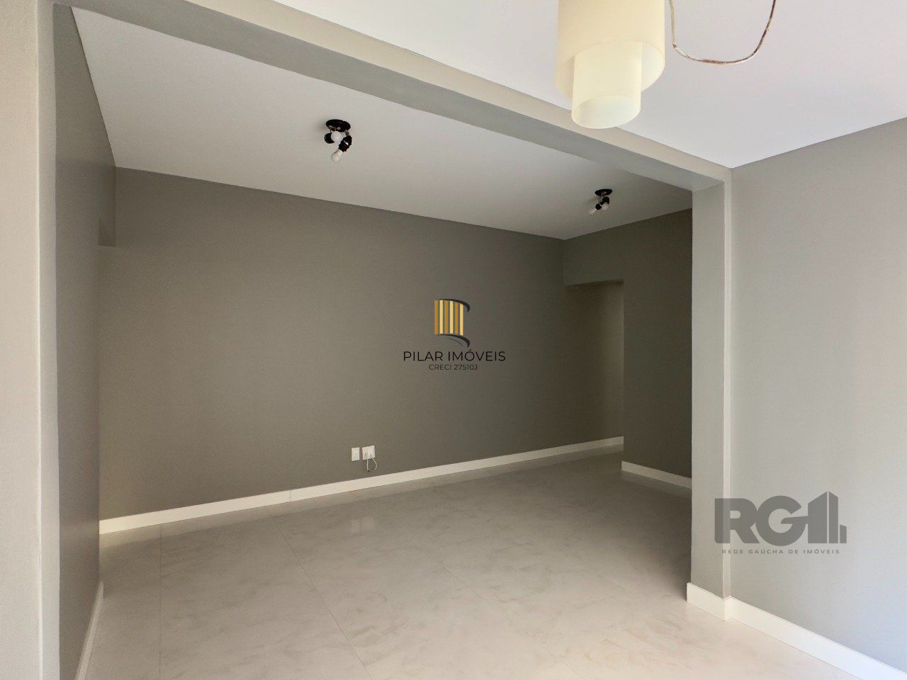 APARTAMENTO GARDEN, 2 DORMITÓRIOS E 1 VAGA DE GARAGEM COM ÓTIMA LOCALIZAÇÃO NO MOINHOS