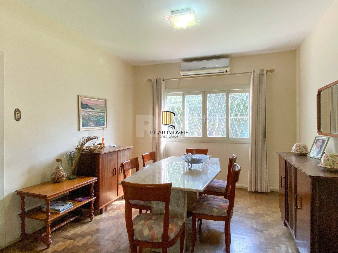 Casa com 4 dormitórios, no bairro Nossa Senhora das Graças em Canoas/RS