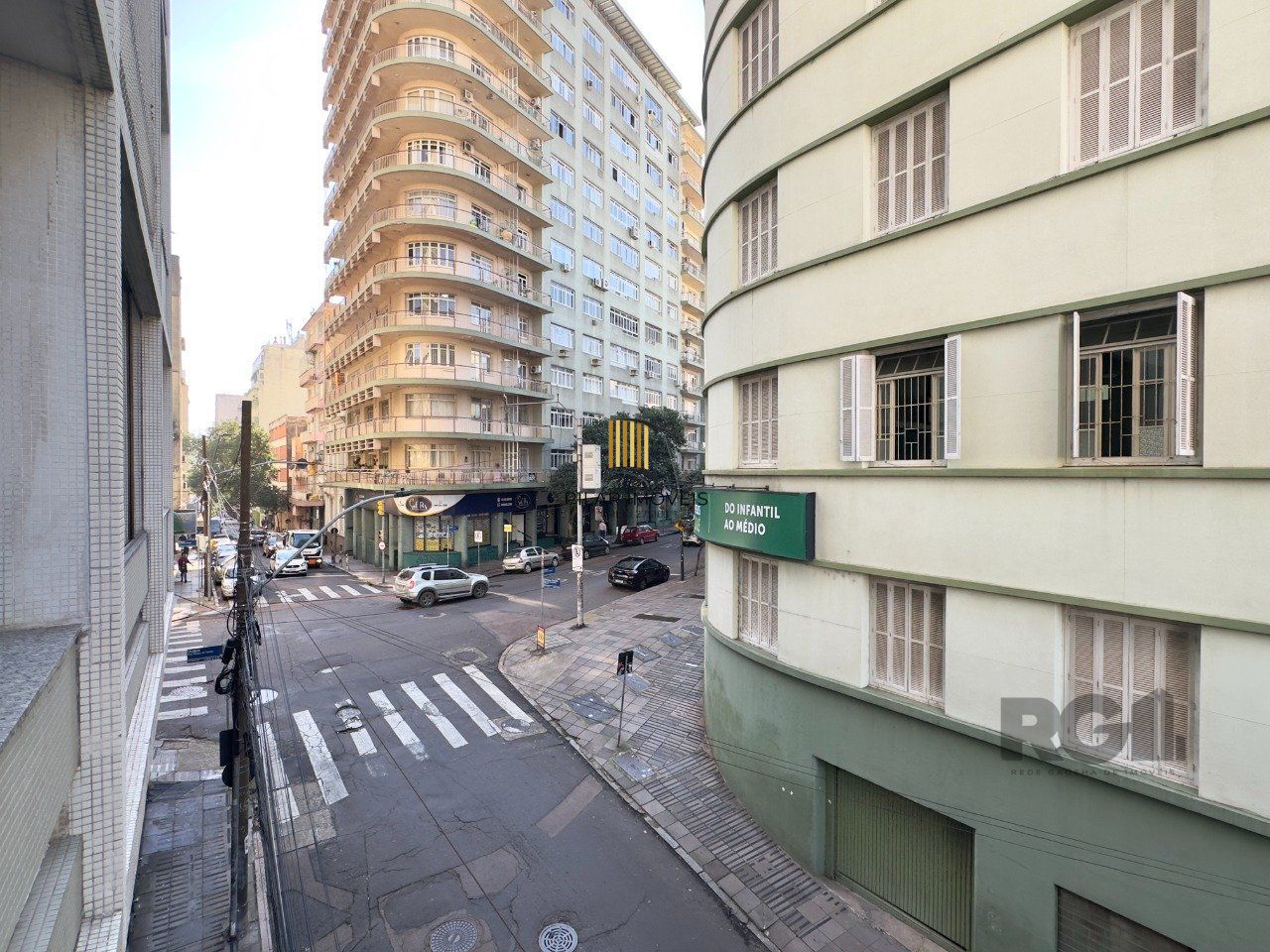 SUPER APARTAMENTO REFORMADO DE 3 DORMITÓRIOS EM ÓTIMA LOCALIZAÇÃO NA DUQUE